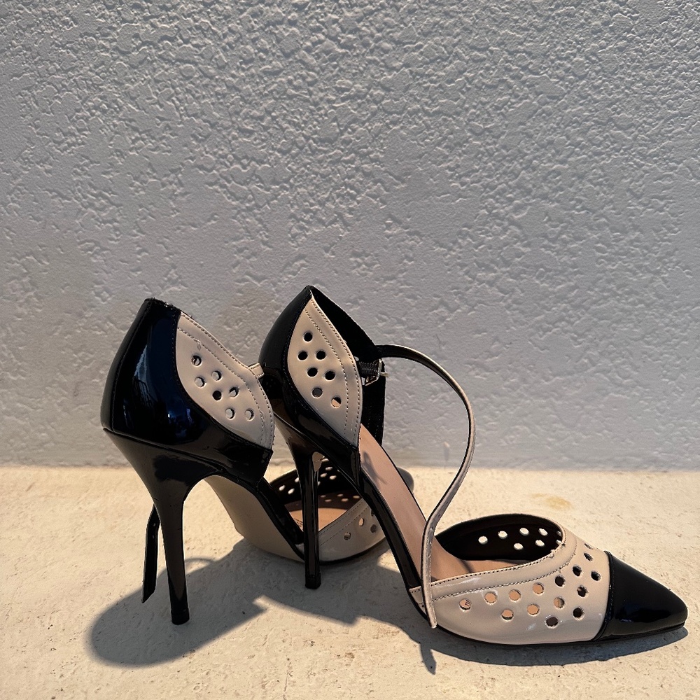 High heel pumps